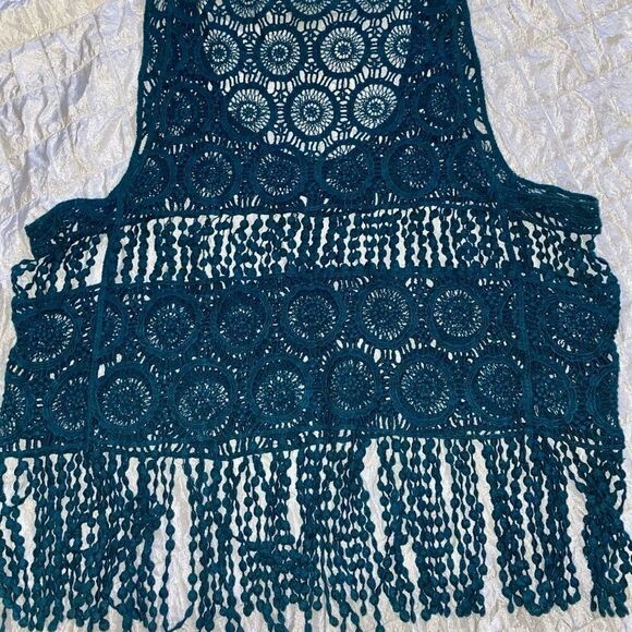 I LOVE SnS crouched teal fringe top - Picture 1 of 6